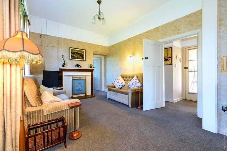 Photo of property in 36 Aorangi Road, Bryndwr, Christchurch, 8053