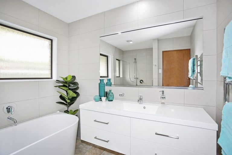 Photo of property in 6 Kowhai Place, Pukekohe, 2120