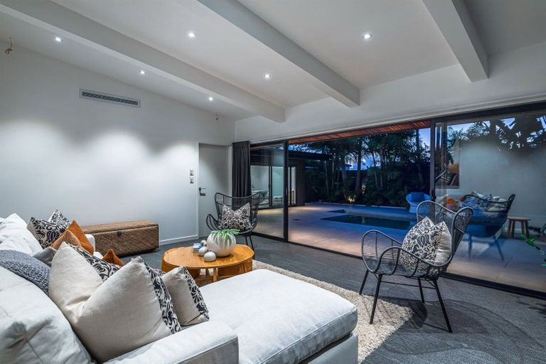 Photo of property in 17a Parr Terrace, Castor Bay, Auckland, 0620