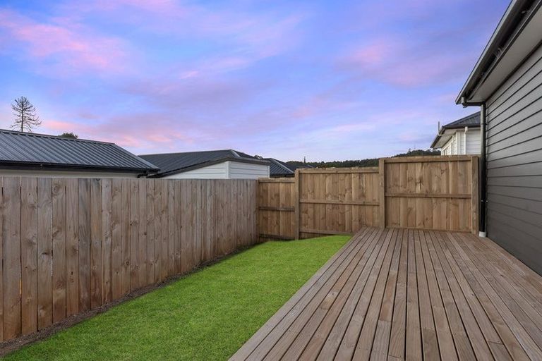 Photo of property in 12 Cutfield Lane, Kumeu, 0810