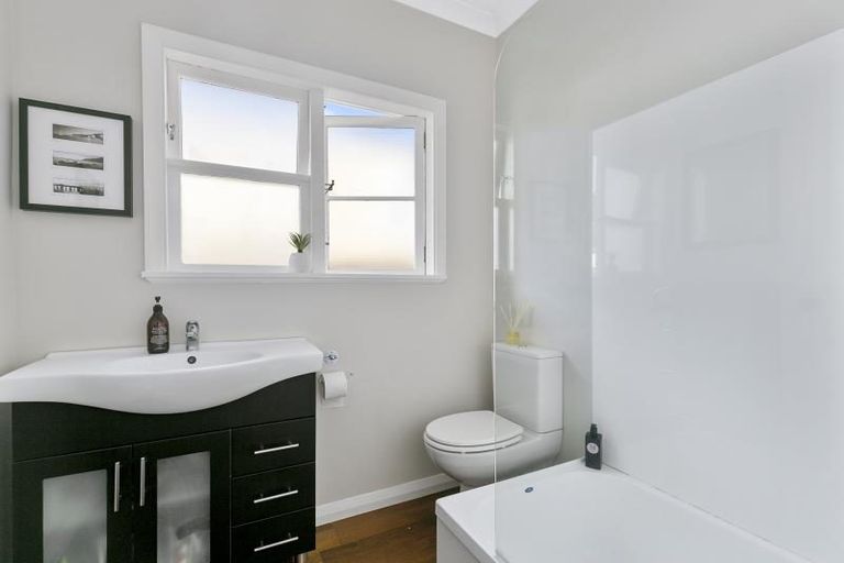 Photo of property in 8 Elliott Street, Johnsonville, Wellington, 6037