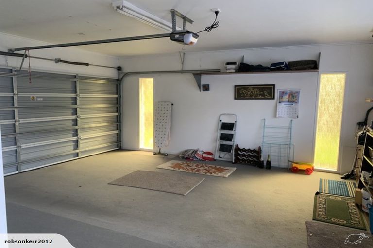 Photo of property in 10 Mirrabooka Avenue, Botany Downs, Auckland, 2010