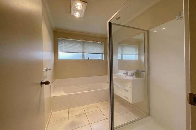 Photo of property in 16 Marengo Parkway, Takanini, 2112