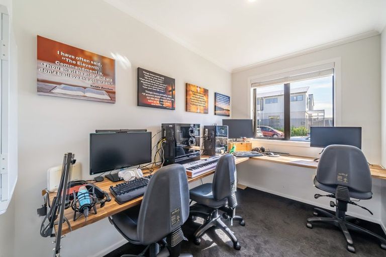 Photo of property in 1 Taraiti Crescent, Kenepuru, Porirua, 5022