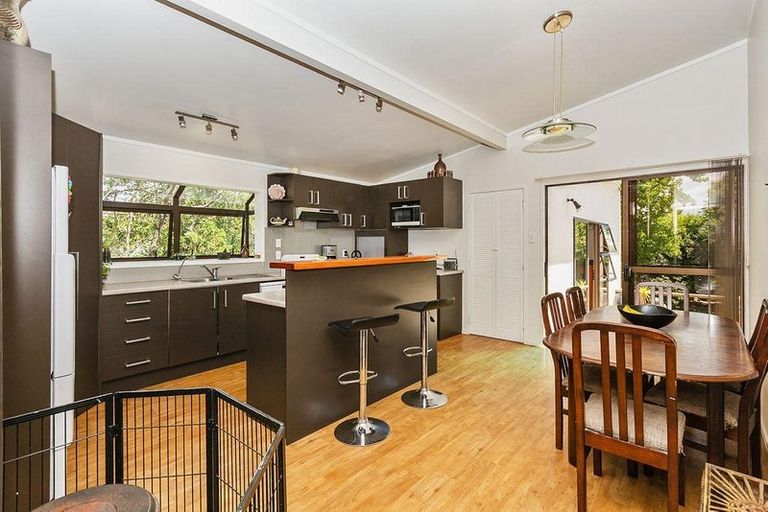 Photo of property in 106 Te Atatu Road, Te Atatu South, Auckland, 0610