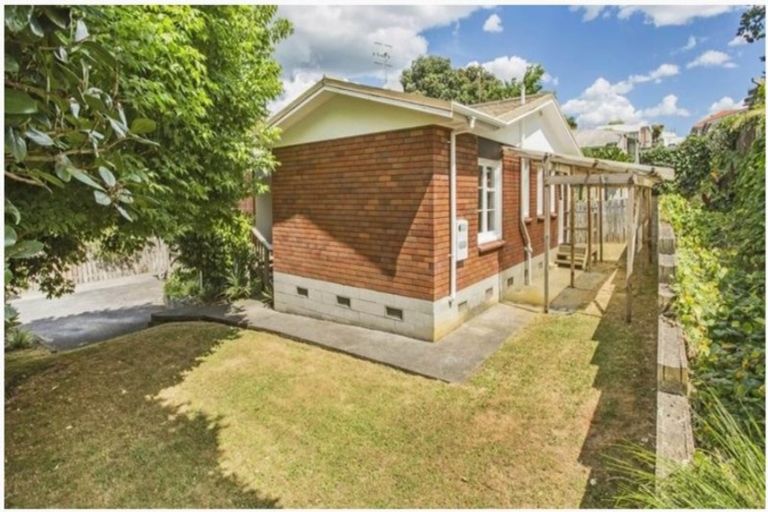 Photo of property in 3/11 Glenfern Road, Mellons Bay, Auckland, 2014