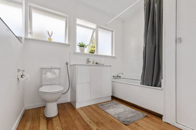 Photo of property in 85 Barrys Road, Glendene, Auckland, 0602