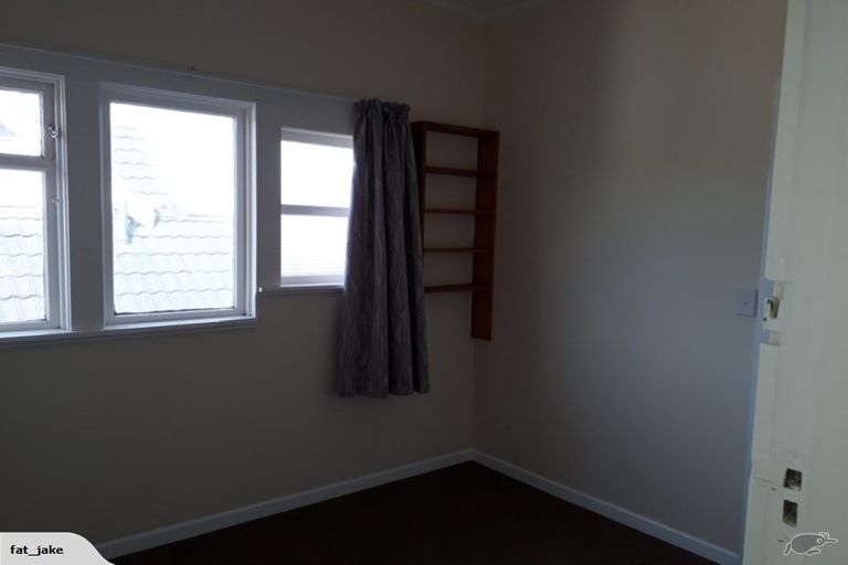 Photo of property in 16 Milne Terrace, Island Bay, Wellington, 6023