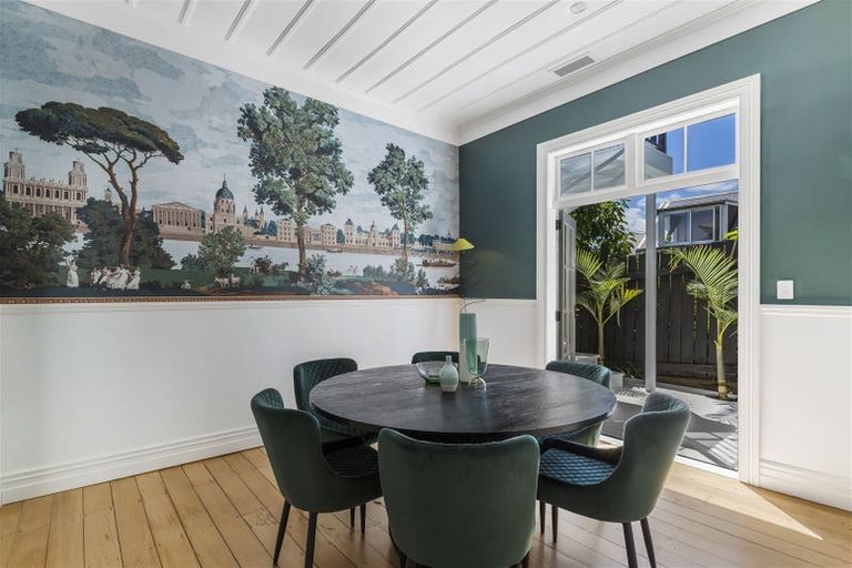 Photo of property in 3/92 Victoria Road, Devonport, Auckland, 0624