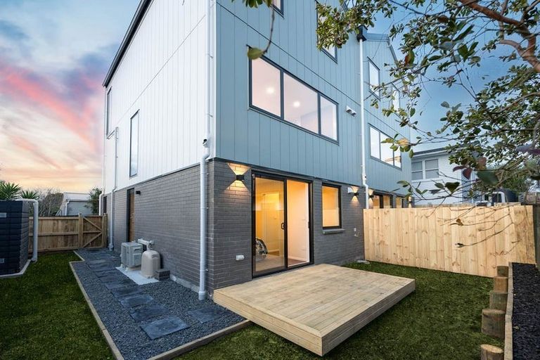 Photo of property in 4202e Great North Road, Glendene, Auckland, 0602