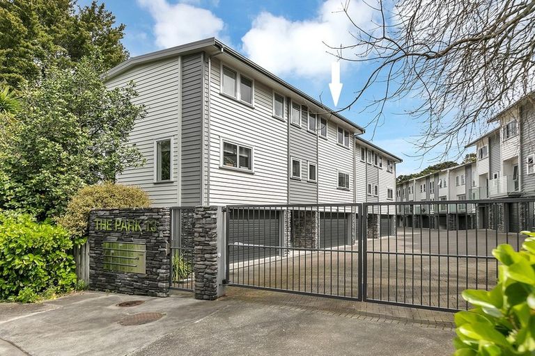 Photo of property in 16/13 Kaihu Street, Northcote, Auckland, 0627