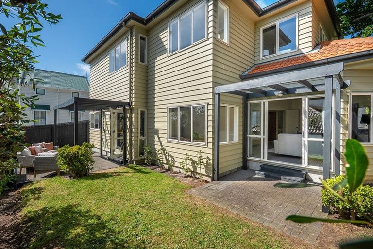 Photo of property in 4/19 Rodney Road, Northcote Point, Auckland, 0627