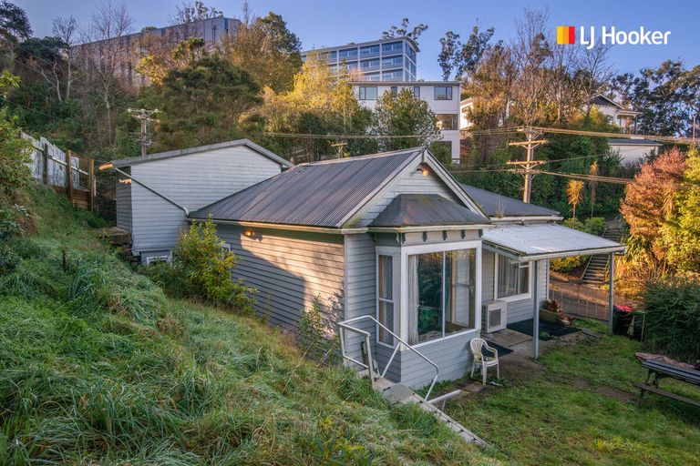 Photo of property in 71 Gladstone Road North, Dalmore, Dunedin, 9010