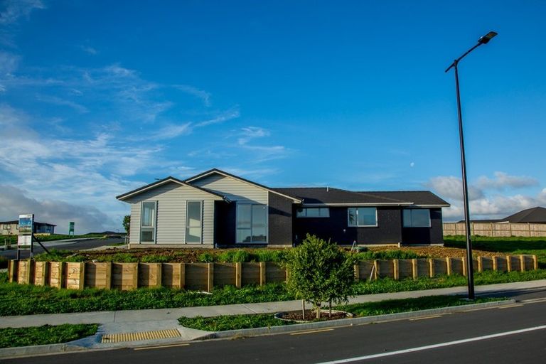 Photo of property in 11 Waikohi Avenue, Glenbrook, Waiuku, 2681
