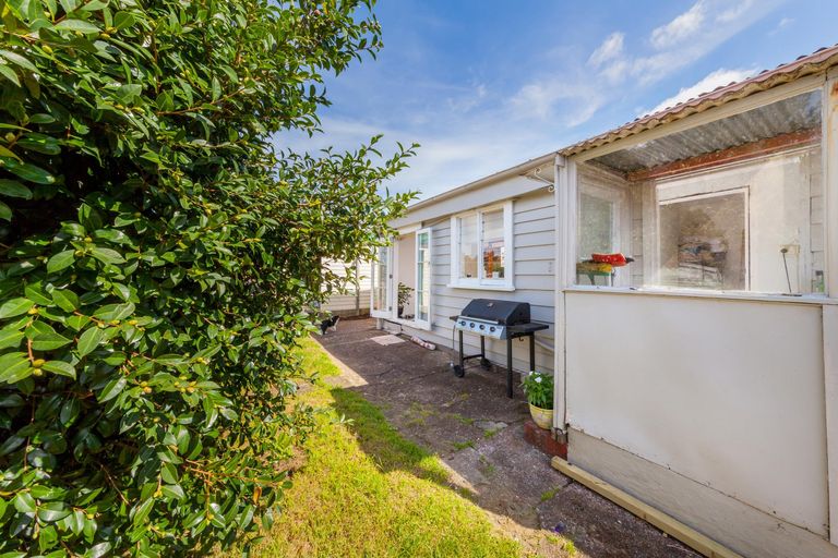 Photo of property in 20 Oakdale Road, Mount Roskill, Auckland, 1041
