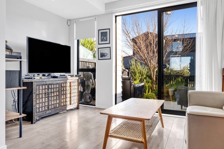 Photo of property in 61 Te Aparangi Road, Papakura, 2110