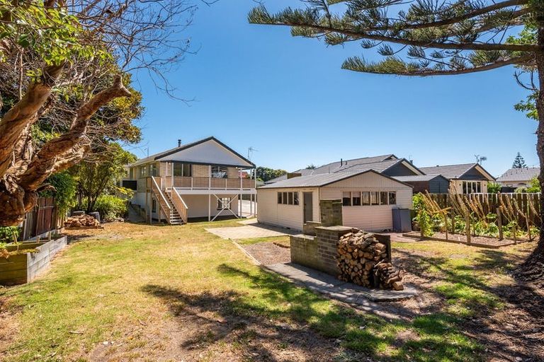 Photo of property in 198 Tutere Street, Waikanae Beach, Waikanae, 5036