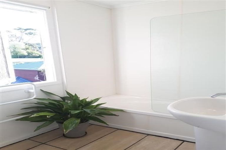 Photo of property in 11 Kenmure Avenue, Forrest Hill, Auckland, 0620