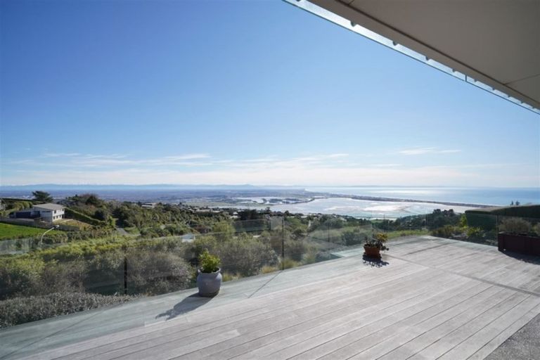 Photo of property in 5 Peregrine Close, Mount Pleasant, Christchurch, 8081