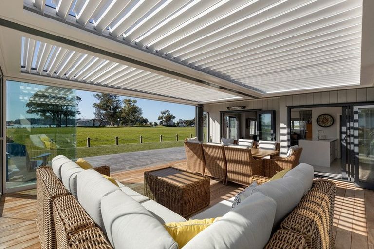 Photo of property in 26 Harbour View Road, Omokoroa, 3114