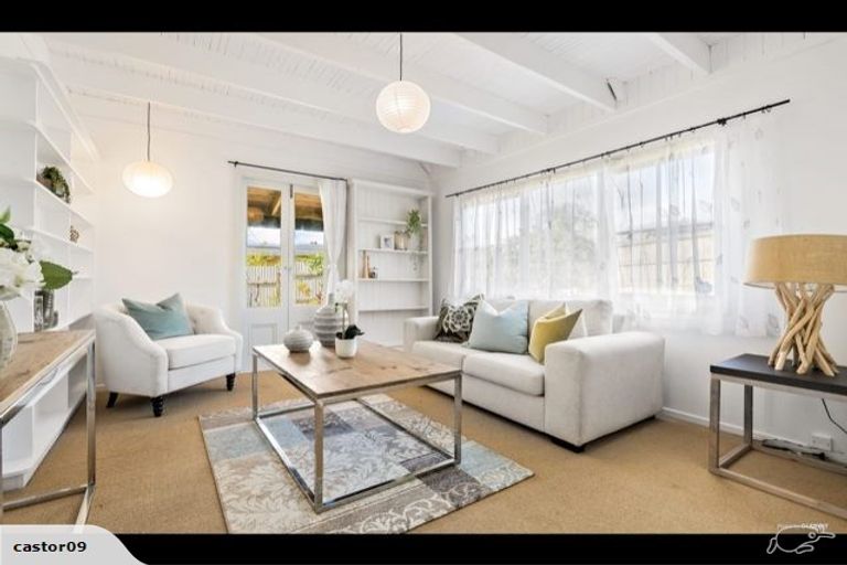Photo of property in 8 Poplar Road, Stanmore Bay, Whangaparaoa, 0932