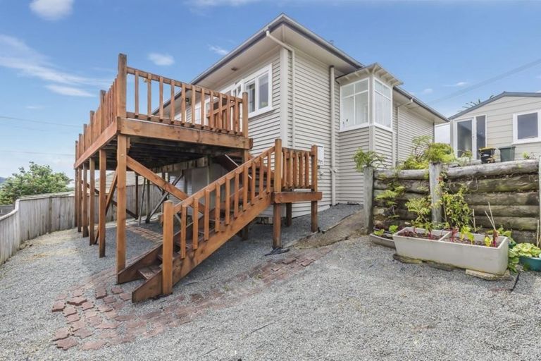 Photo of property in 21 Tawa Terrace, Tawa, Wellington, 5028