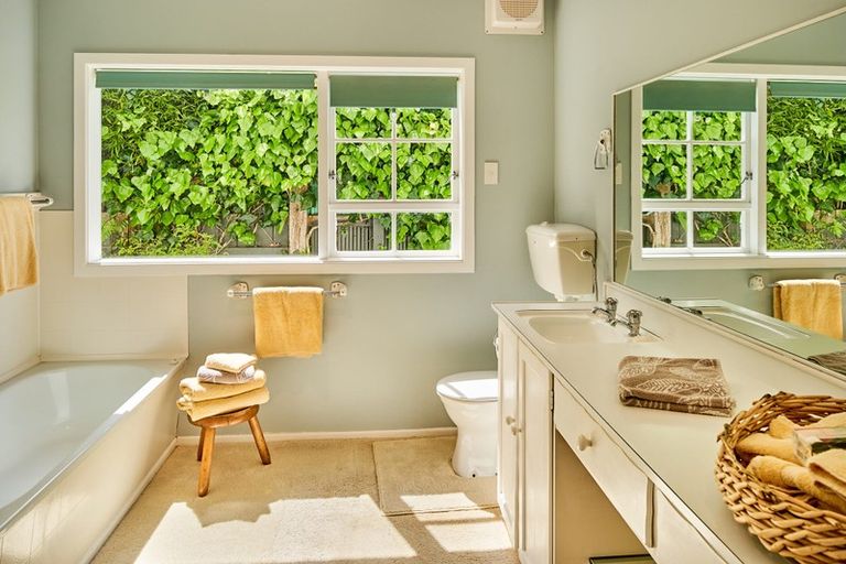 Photo of property in 5 Tui Road, Days Bay, Lower Hutt, 5013