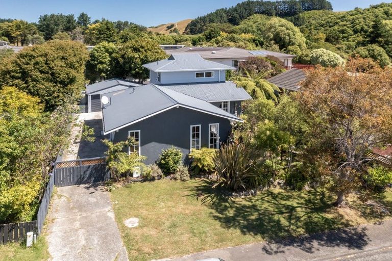Photo of property in 11 Hookway Grove, Paraparaumu, 5032