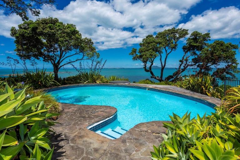 Photo of property in 62 Sharon Road, Waiake, Auckland, 0630