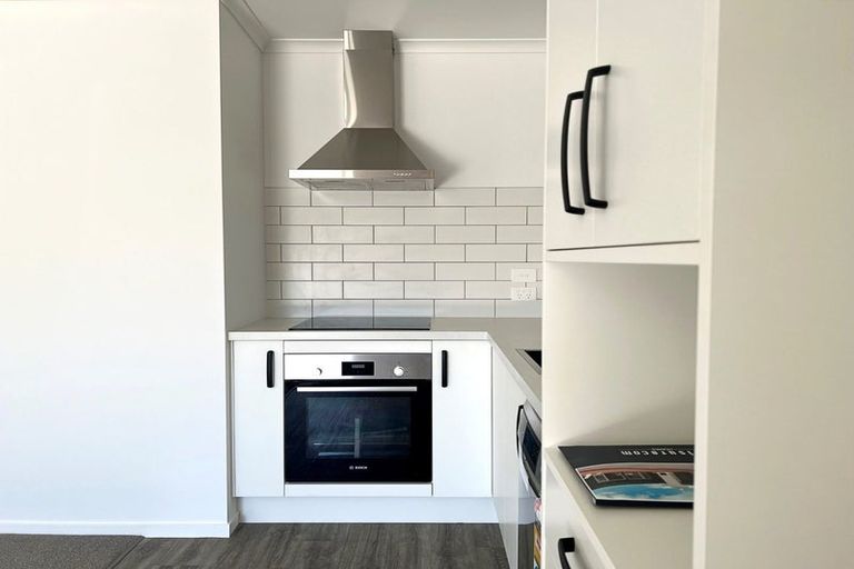 Photo of property in 2/4 Searancke Place, Fairfield, Hamilton, 3214