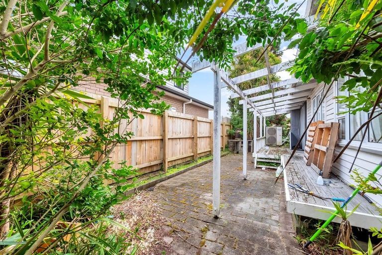 Photo of property in 15 Universal Drive, Henderson, Auckland, 0610
