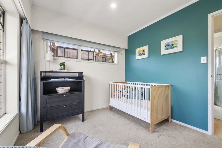 Photo of property in 1/3 Hall Road, Glenfield, Auckland, 0629