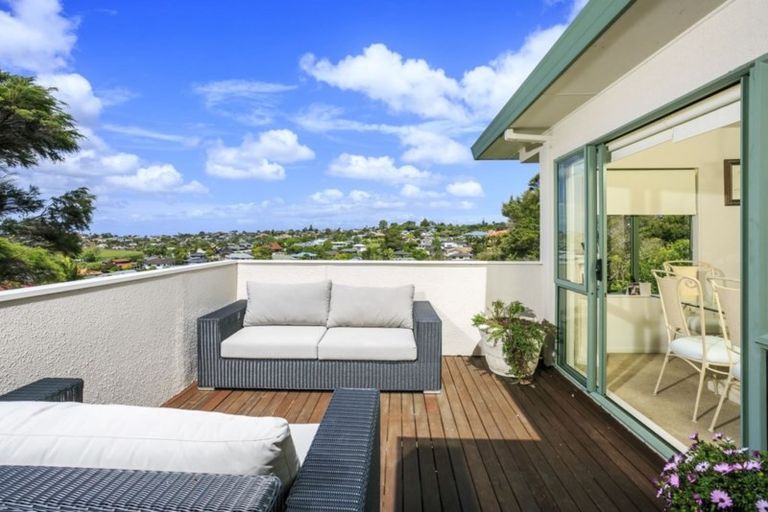 Photo of property in 26 Lorikeet Place, Unsworth Heights, Auckland, 0632