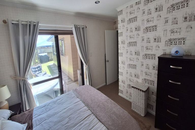 Photo of property in 22 Aragon Grove, Kingsley Heights, Upper Hutt, 5018