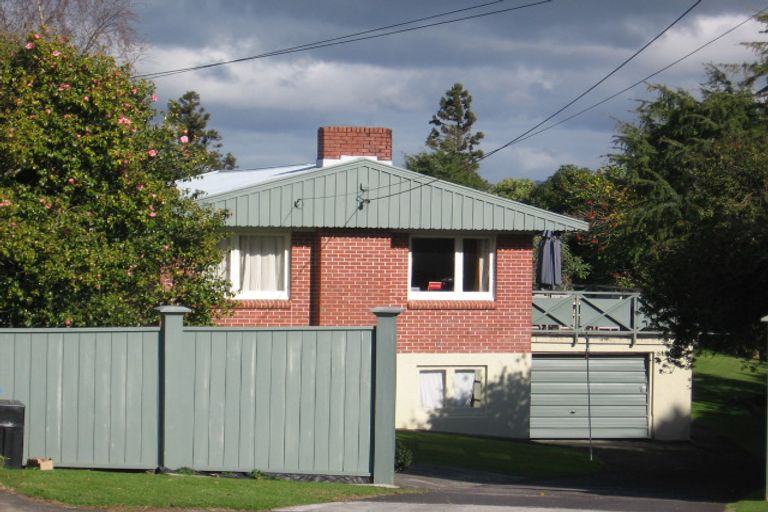 Photo of property in 12 Springbank Lane, Te Atatu Peninsula, Auckland, 0610