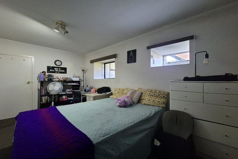 Photo of property in 1 Lauderdale Road, Birkdale, Auckland, 0626