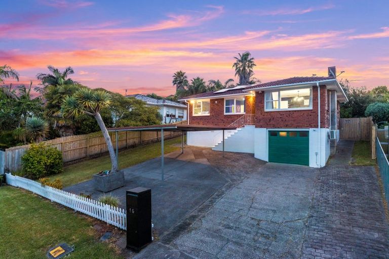 Photo of property in 16 Thornlow Street, Glendene, Auckland, 0602