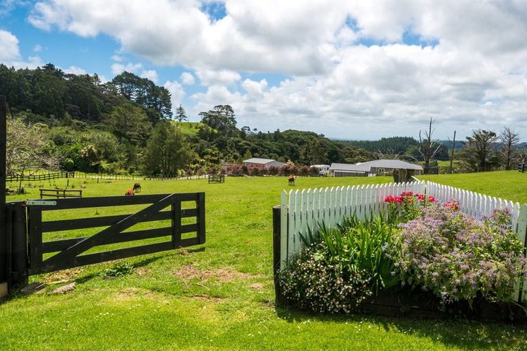 Photo of property in 12 Mildon Road, Waitakere, Auckland, 0782