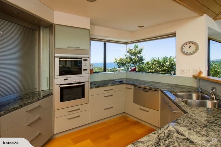 Photo of property in 2/19 Churchill Road, Murrays Bay, Auckland, 0630