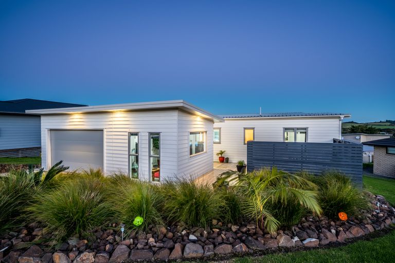 Photo of property in 15 Weka Street, Mangawhai, 0505