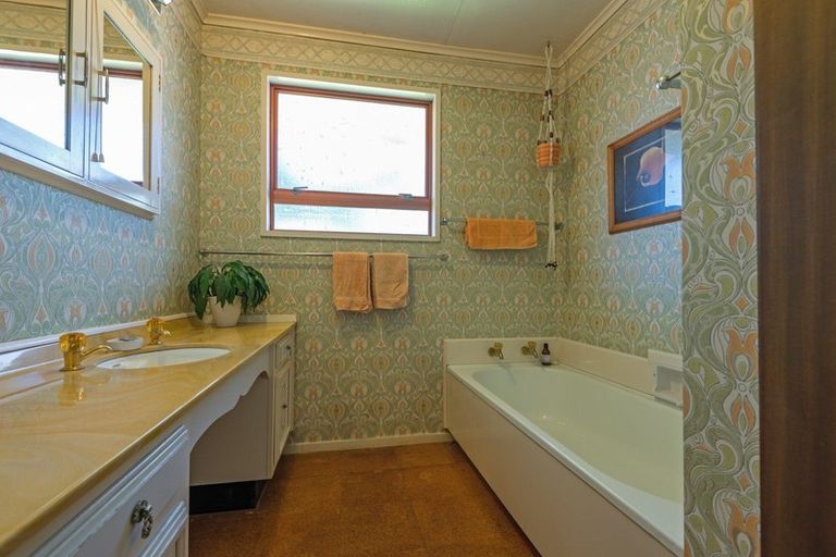 Photo of property in 16 Wallace Place, Hokowhitu, Palmerston North, 4410