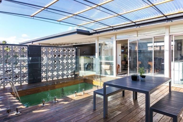 Photo of property in 20 Hinerau Grove, Waipahihi, Taupo, 3330