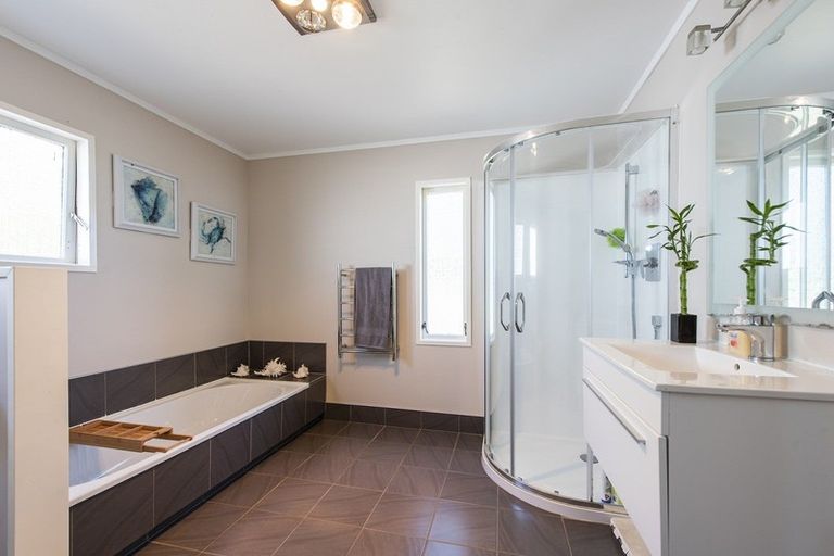 Photo of property in 21 Tararua Street, Paraparaumu, 5032