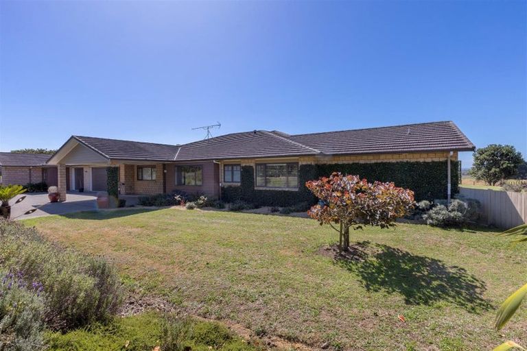 Photo of property in 135b Hutchinson Road, Helensville, 0875