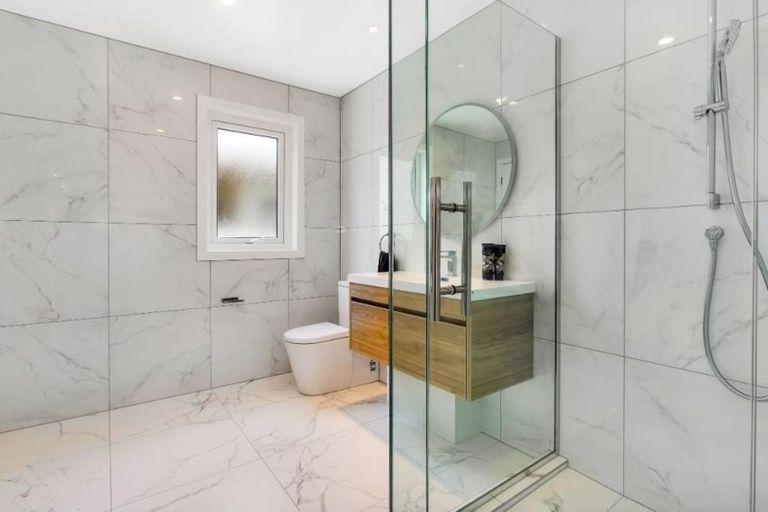 Photo of property in 19 Scarboro Terrace, Murrays Bay, Auckland, 0630