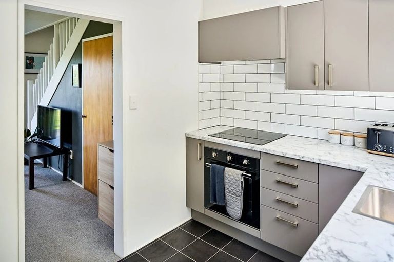 Photo of property in 18a Cheltenham Terrace, Newlands, Wellington, 6037