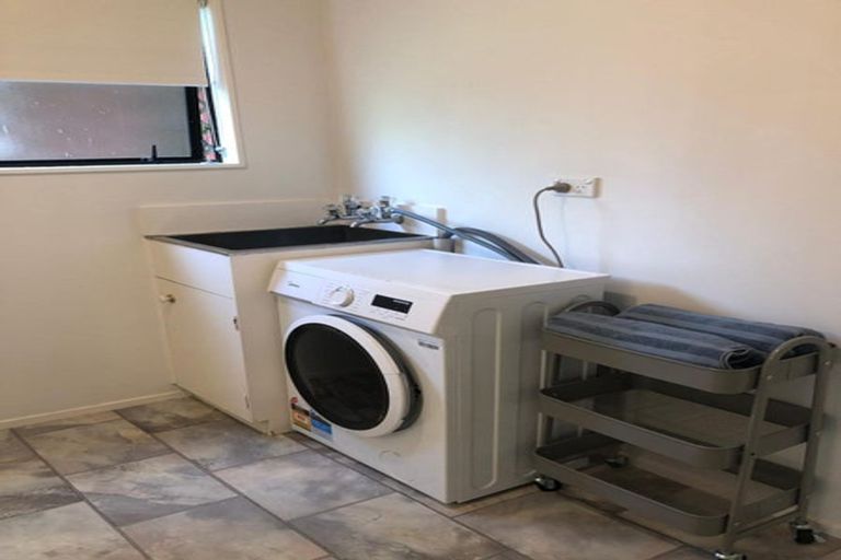 Photo of property in 32 Rosario Crescent, Red Beach, 0932