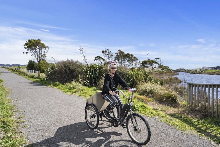 Photo of property in 16b Komata Crescent, Papamoa Beach, Papamoa, 3118