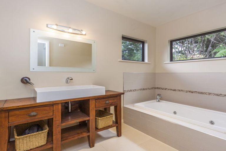 Photo of property in 23 Cochran Road, Oratia, Auckland, 0604