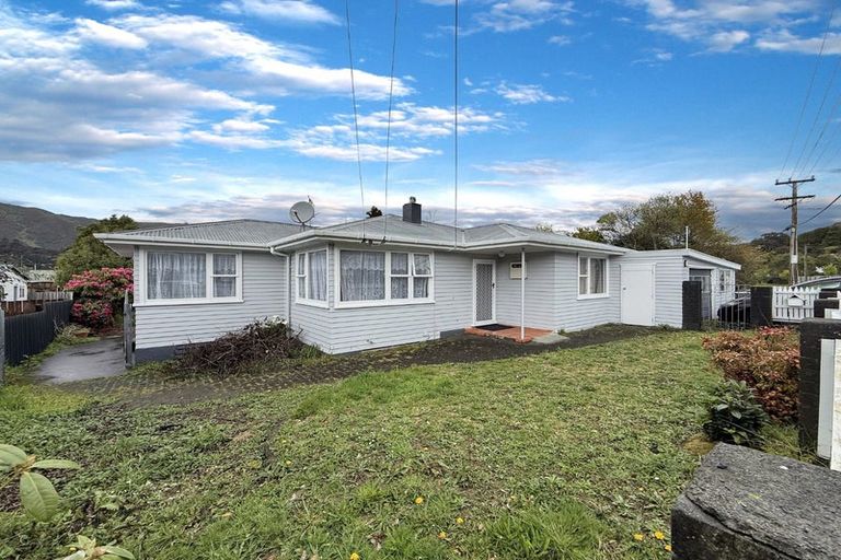 Photo of property in 202 Wellington Road, Wainuiomata, Lower Hutt, 5014